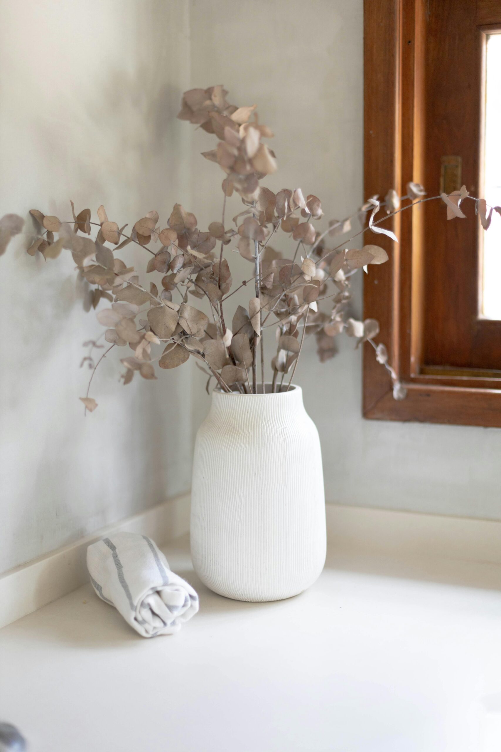 Farmhouse vs Modern Decor Which Style is Right for You